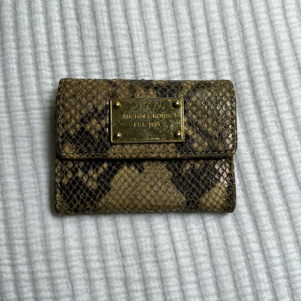 Michael Kors Wallet 🐍